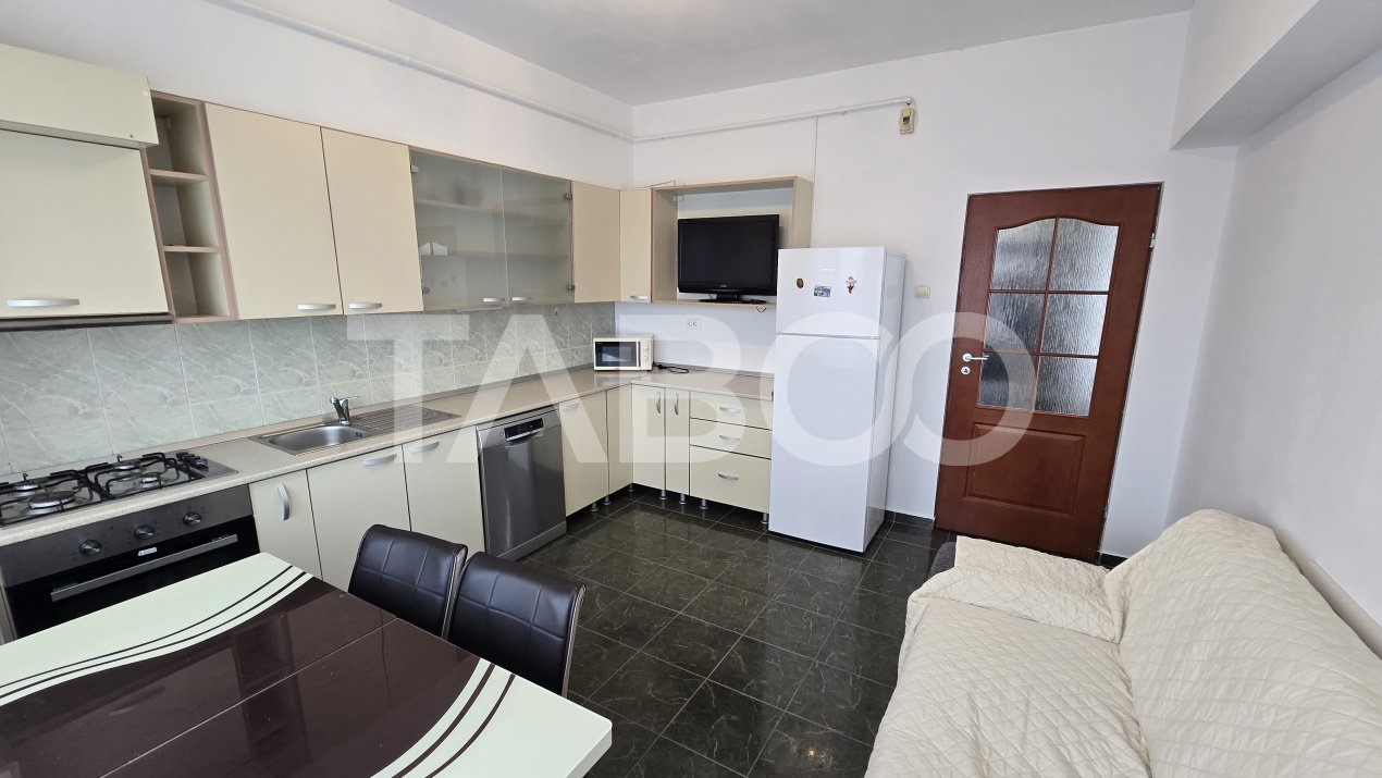 Apartament de inchiriat zona Centrala 2 camere debara mobilat utilat