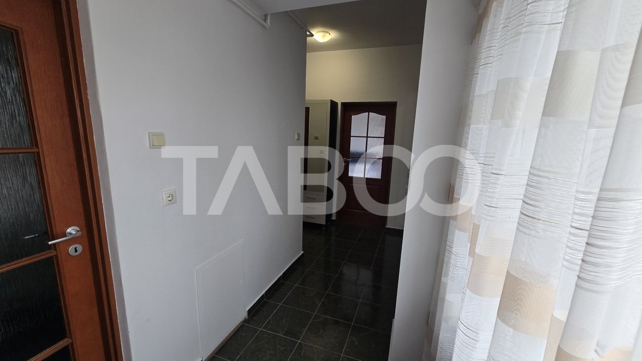 Apartament de inchiriat zona Centrala 2 camere debara mobilat utilat