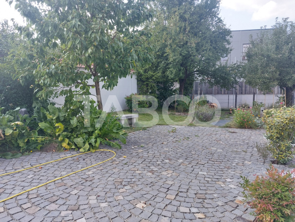 Apartament de vanzare 105 mp 3 camere curte 340 mp in acte Cisnadie