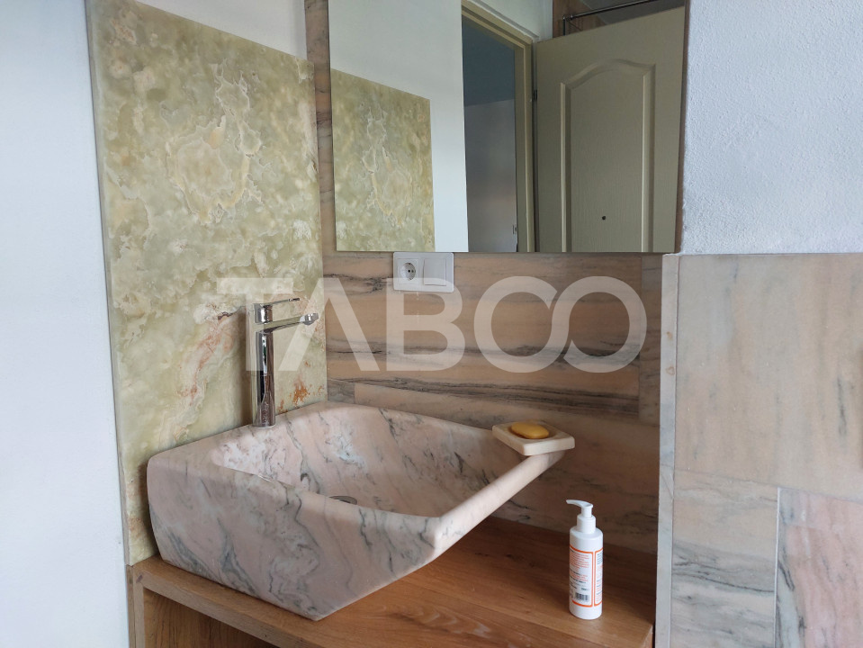 Apartament de vanzare 105 mp 3 camere curte 340 mp in acte Cisnadie