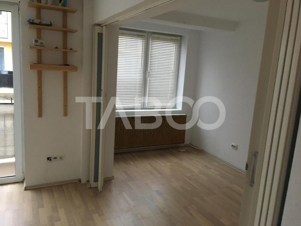Apartament de vanzare 2 camere 2 balcoane parcare Calea Poplacii