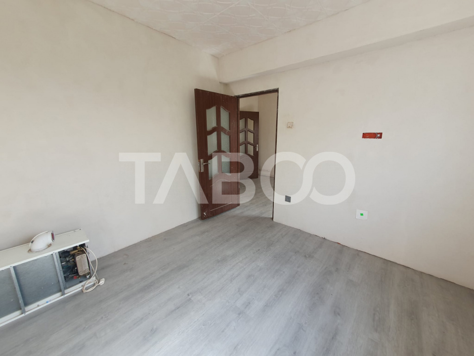 Apartament de vanzare 2 camere 44 mp utili 13 Decembrie bloc Italieni