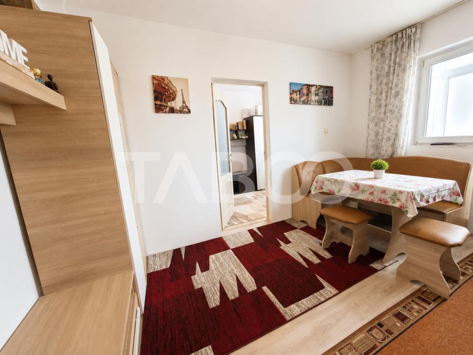 Apartament de vanzare 2 camere balcon etaj 2 in Avrig zona Sticla