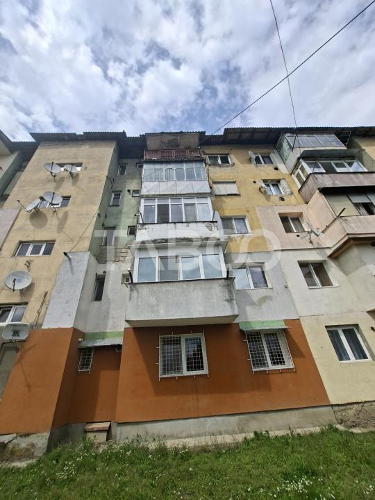 Apartament de vanzare 2 camere balcon etaj 2 in Avrig zona Sticla