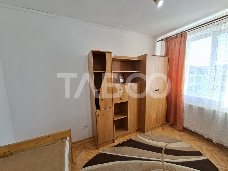 Apartament de vanzare 2 camere balcon etaj intermediar