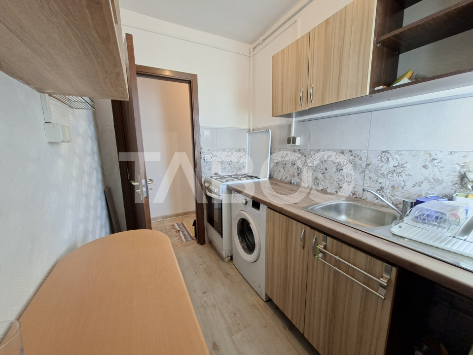 Apartament de vanzare 2 camere balcon etaj intermediar