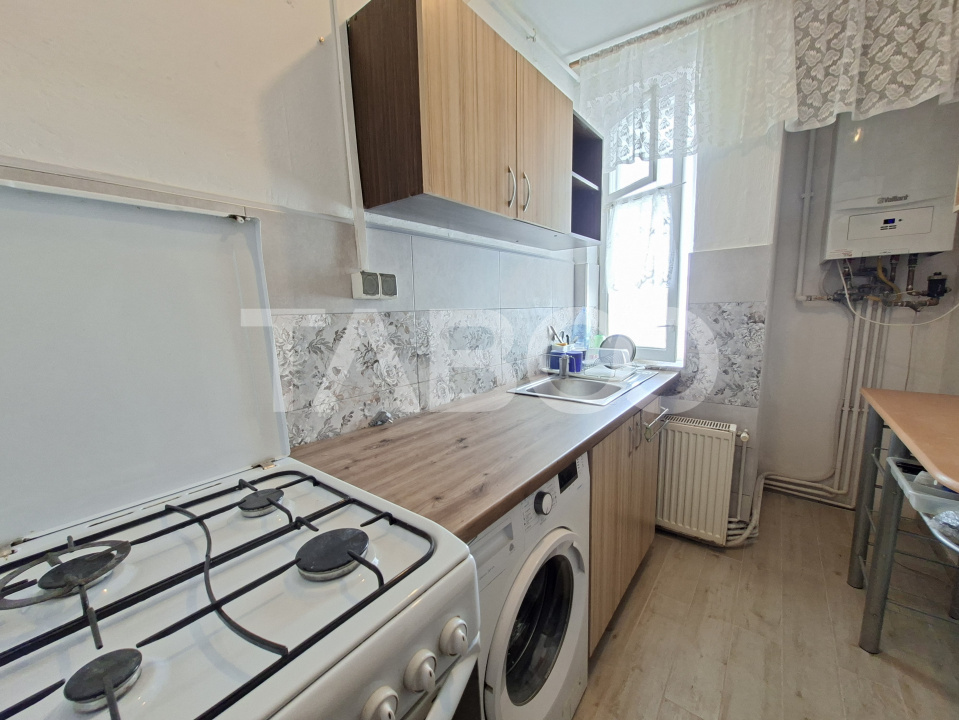 Apartament de vanzare 2 camere balcon etaj intermediar