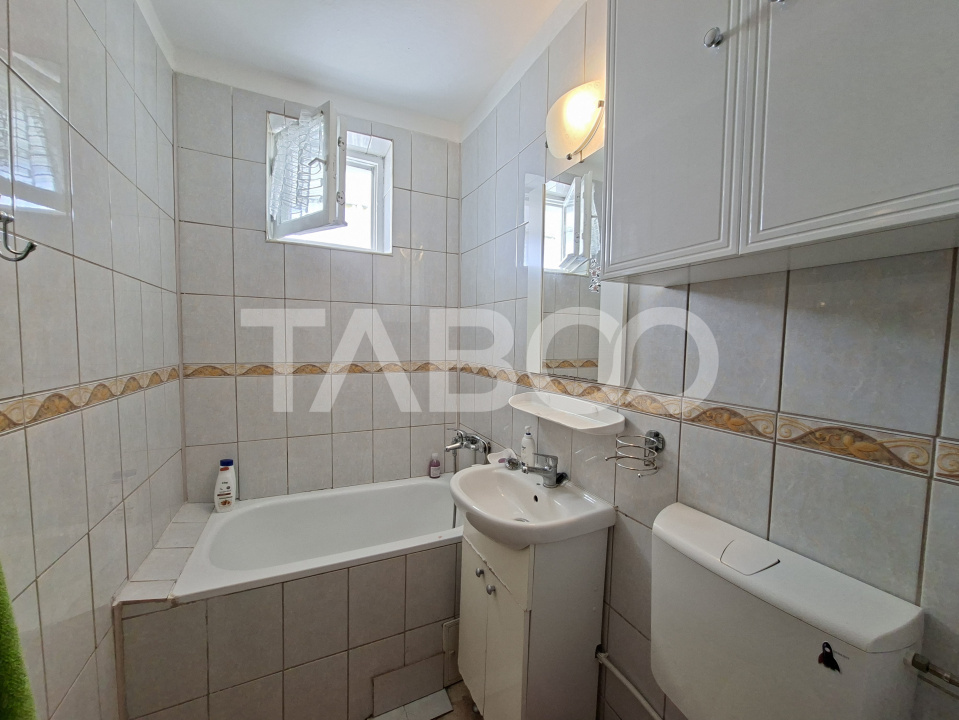Apartament de vanzare 2 camere balcon etaj intermediar