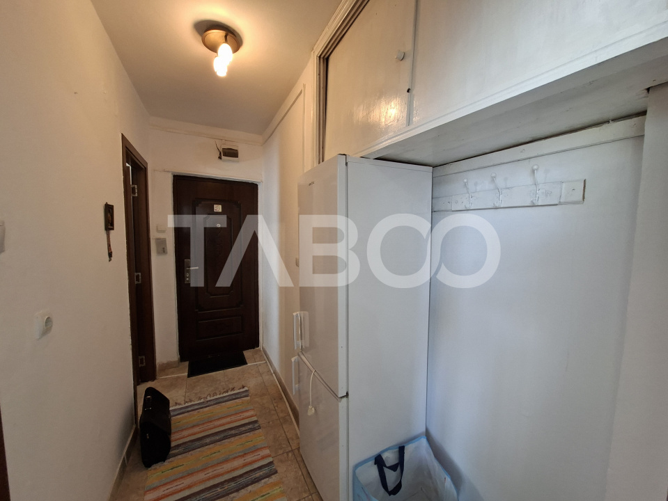 Apartament de vanzare 2 camere balcon etaj intermediar