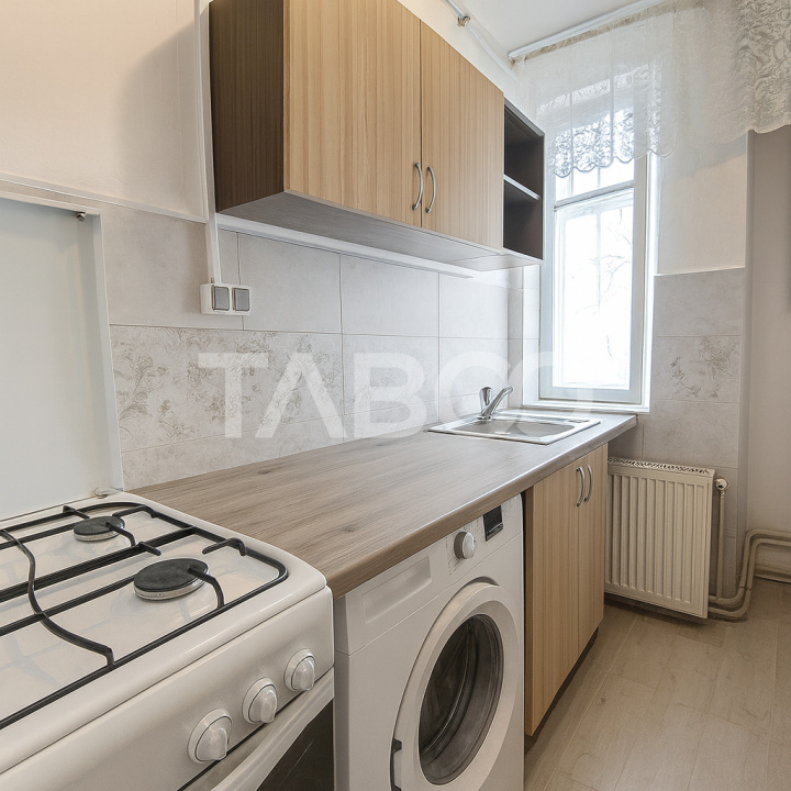 Apartament de vanzare 2 camere balcon etaj intermediar