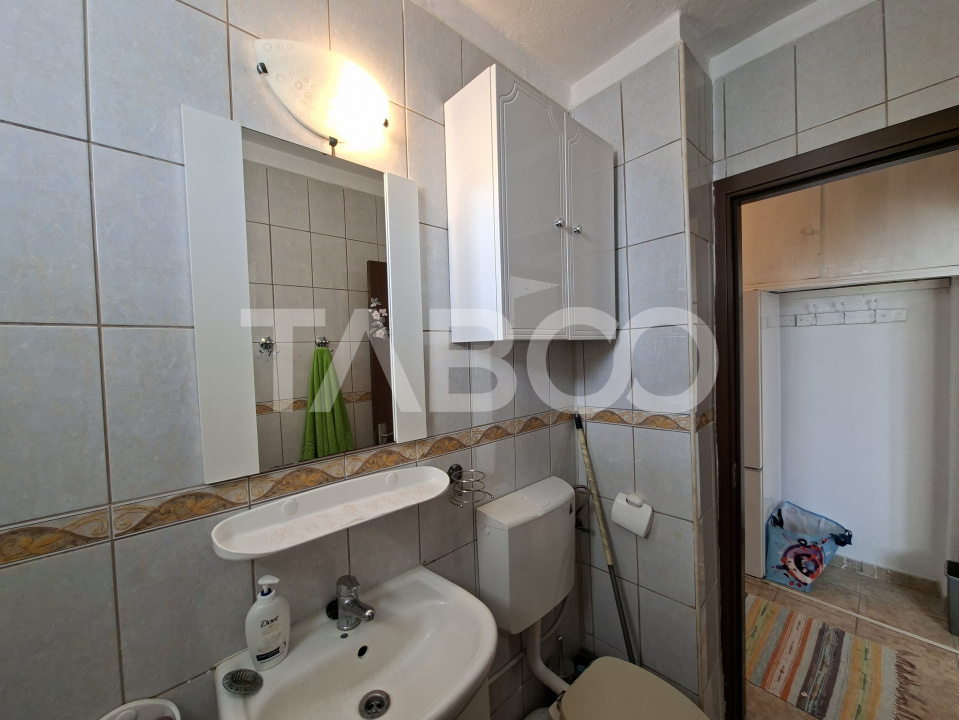 Apartament de vanzare 2 camere balcon etaj intermediar