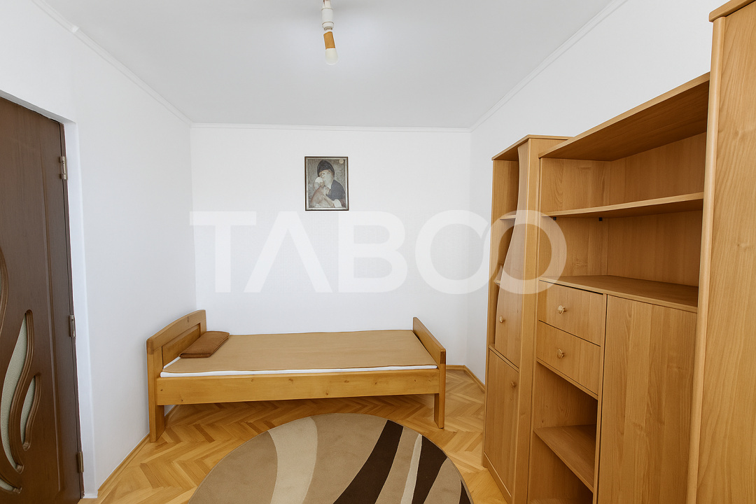 Apartament de vanzare 2 camere balcon etaj intermediar