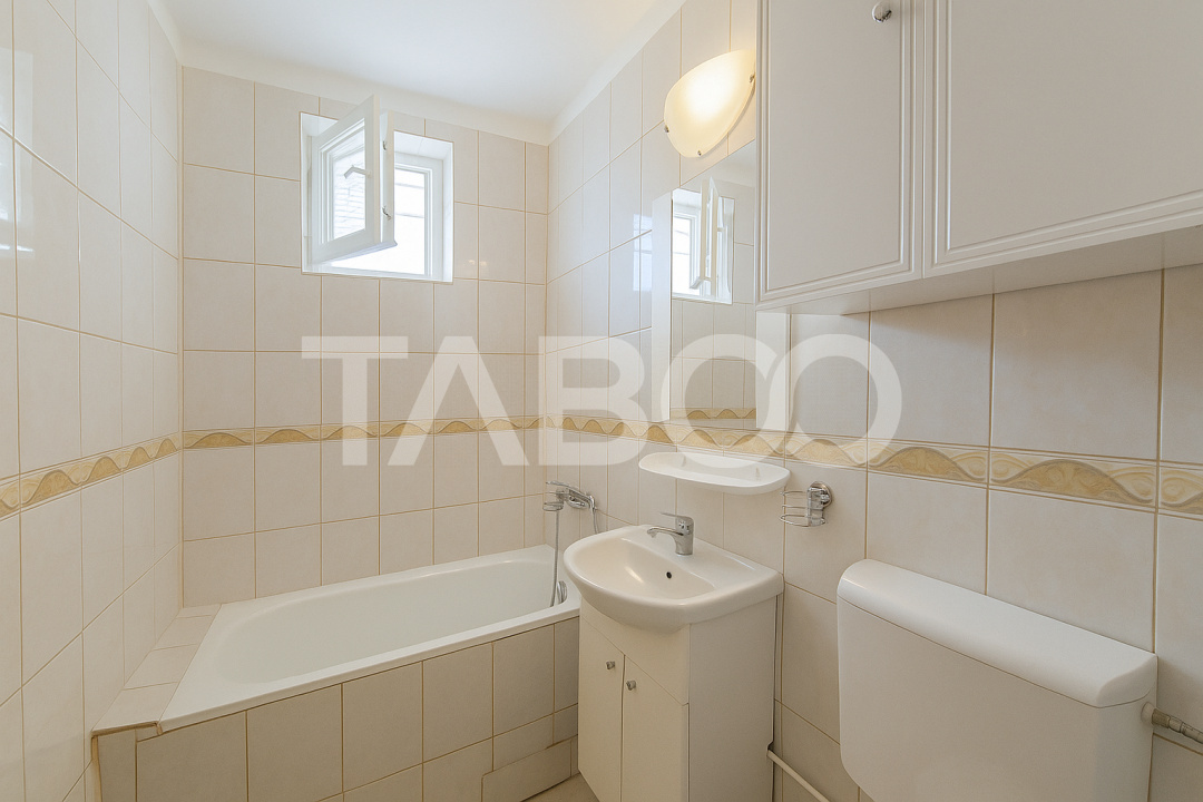 Apartament de vanzare 2 camere balcon etaj intermediar