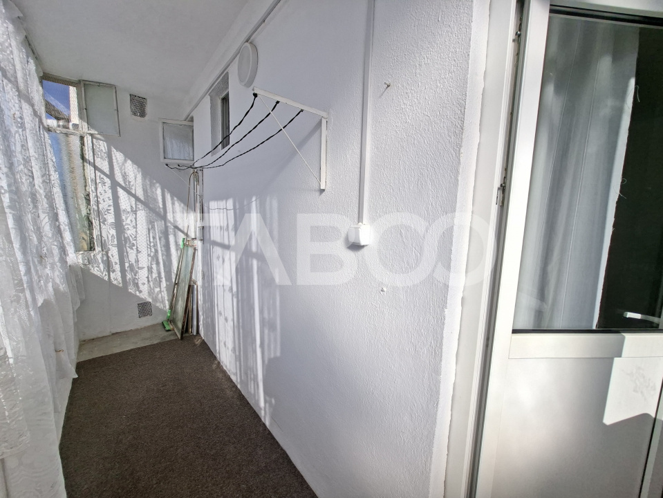 Apartament de vanzare 2 camere balcon etaj intermediar