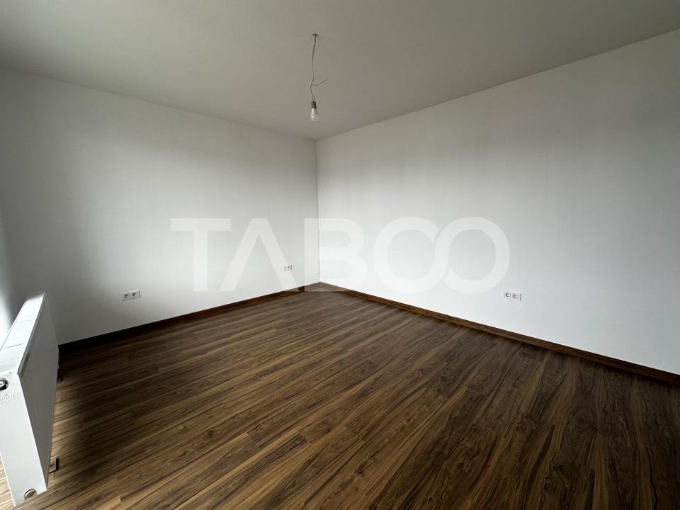 Apartament de vanzare 2 camere balcon loc parcare orientare sudica