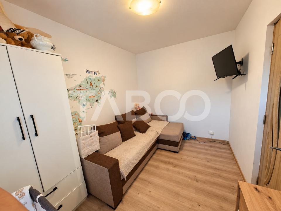 Apartament de vanzare 2 camere balcon Mihai Viteazul etaj 4