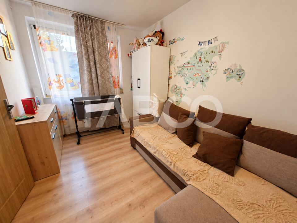Apartament de vanzare 2 camere balcon Mihai Viteazul etaj 4