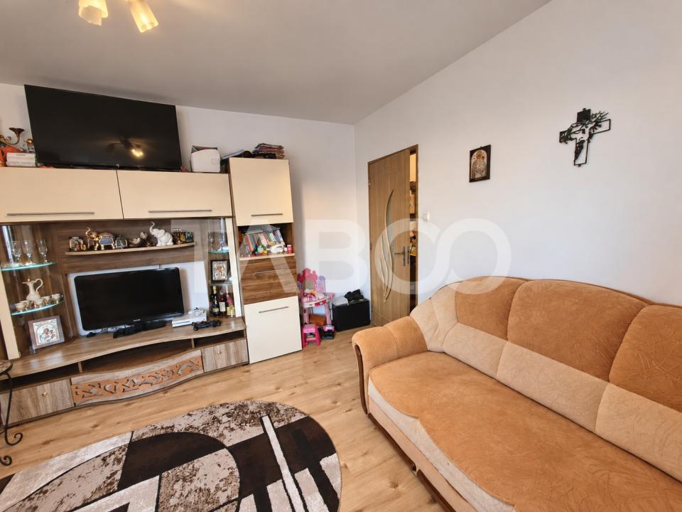 Apartament de vanzare 2 camere balcon Mihai Viteazul etaj 4