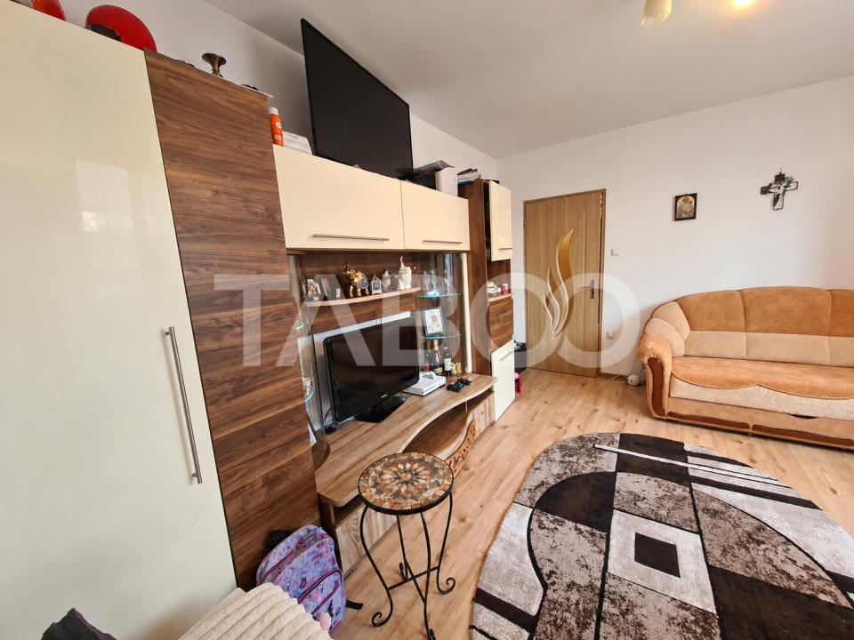 Apartament de vanzare 2 camere balcon Mihai Viteazul etaj 4