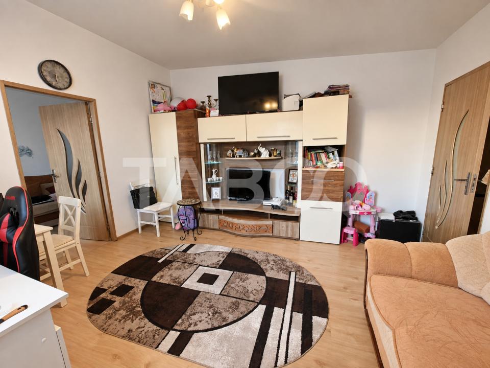 Apartament de vanzare 2 camere balcon Mihai Viteazul etaj 4