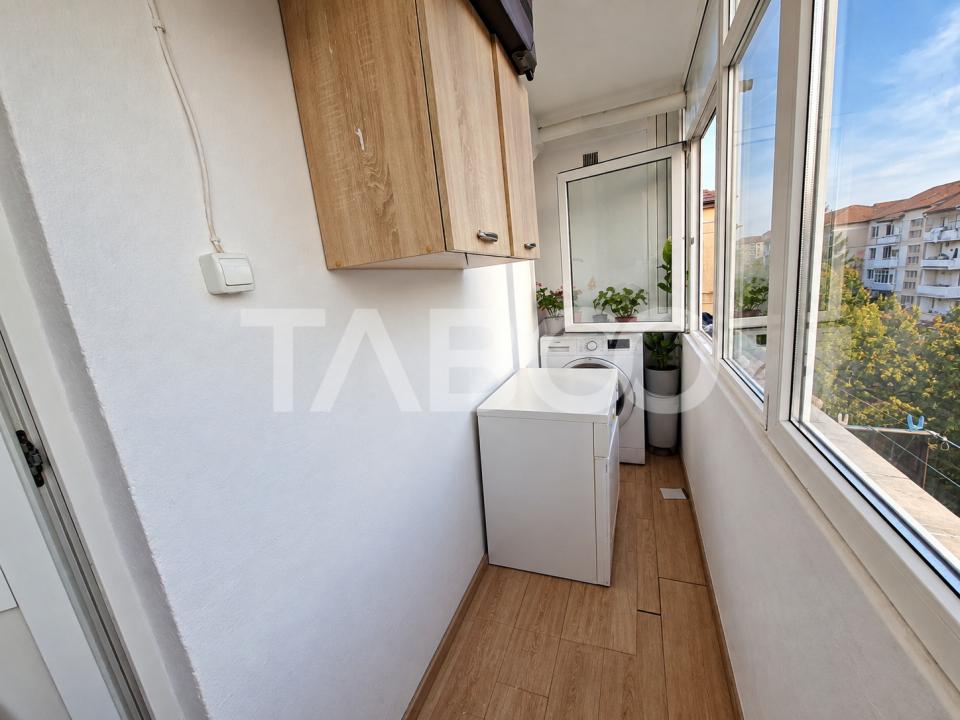 Apartament de vanzare 2 camere balcon Mihai Viteazul etaj 4