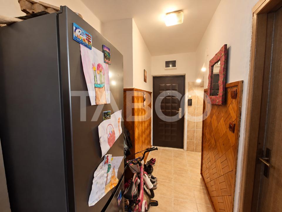 Apartament de vanzare 2 camere balcon Mihai Viteazul etaj 4