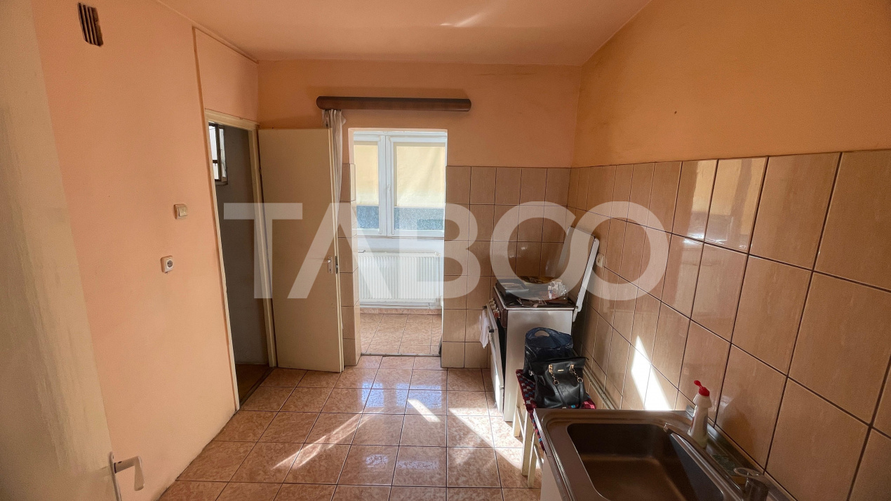 Apartament de vanzare 2 camere cu vedere superba etaj 4 Vasile Aaron