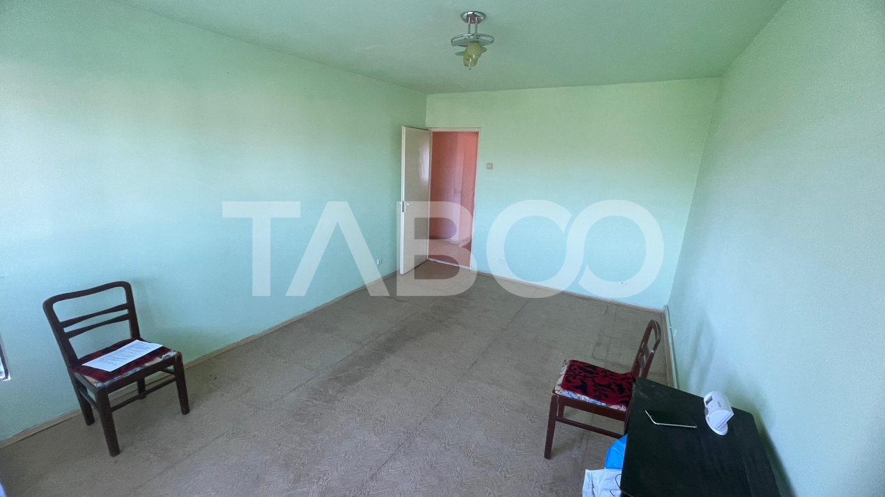 Apartament de vanzare 2 camere cu vedere superba etaj 4 Vasile Aaron