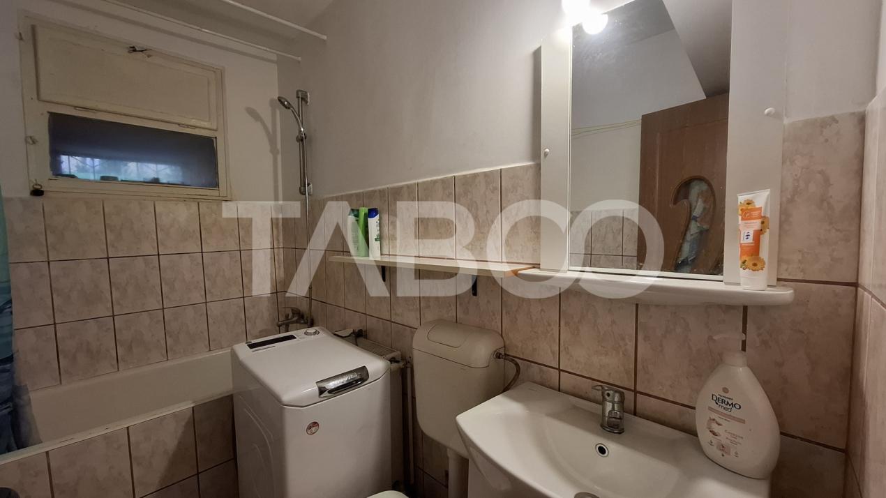 Apartament de vanzare 2 camere decomandat 54 mp zona Vasile Aaron 