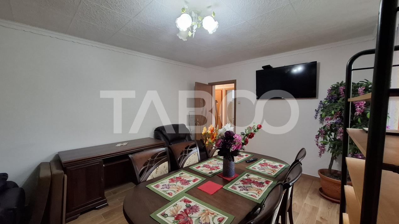 Apartament de vanzare 2 camere decomandat 54 mp zona Vasile Aaron 