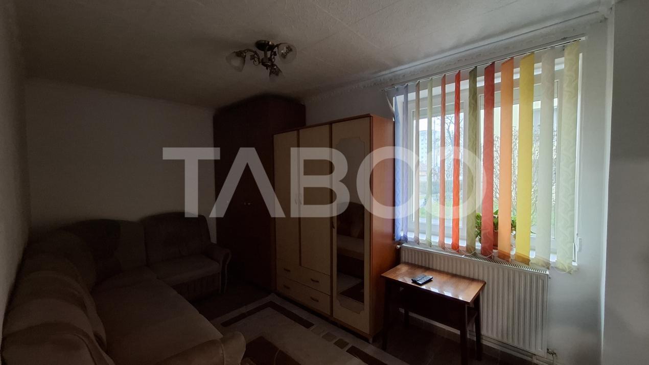 Apartament de vanzare 2 camere decomandat 54 mp zona Vasile Aaron 