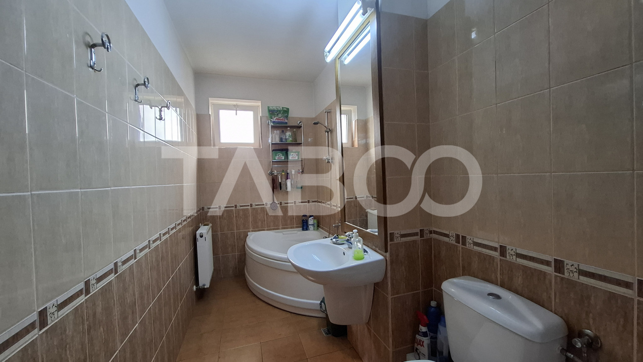 Apartament de vanzare 2 camere decomandat 62 mp zona Siretului Sibiu