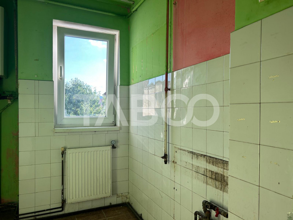 Apartament de vanzare 2 camere decomandate 33 mp zona Stejarului