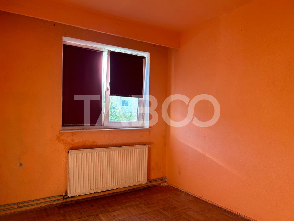 Apartament de vanzare 2 camere decomandate 33 mp zona Stejarului