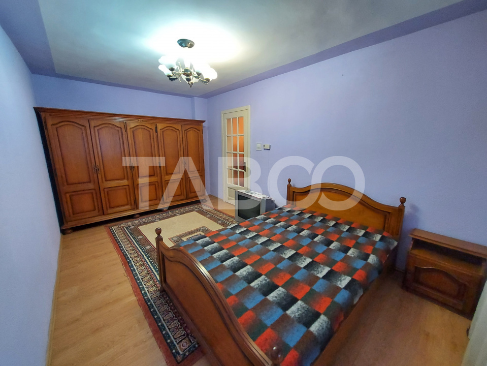 Apartament de vanzare 2 camere decomandate 52 mpu pivnita balcon Sibiu in Sibiu - Semaforului