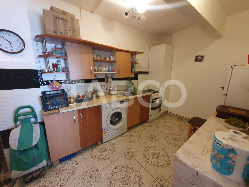Apartament de vanzare 2 camere decomandate etaj 2 zona Parcului