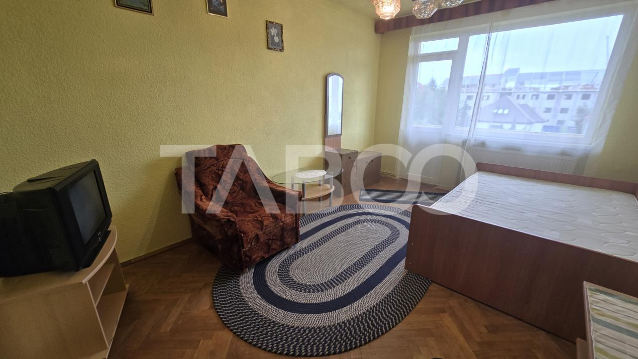 Apartament de vanzare 2 camere decomandate etaj intermediar Strand
