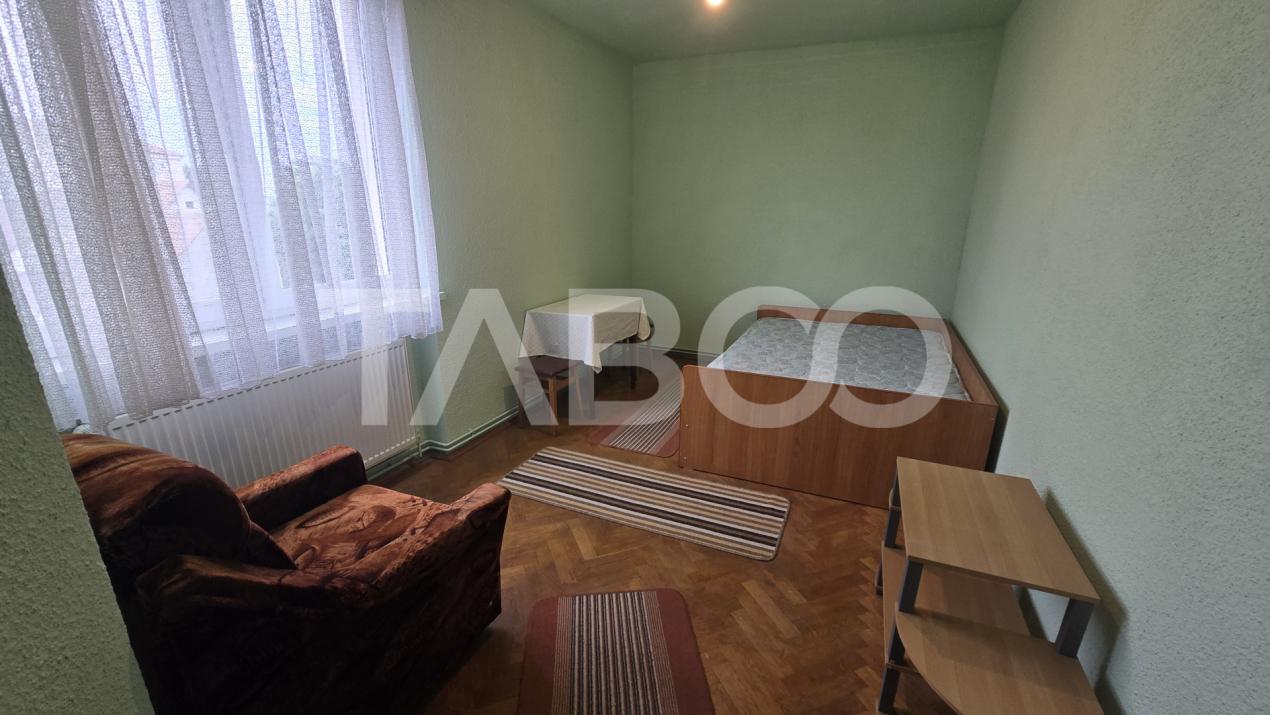 Apartament de vanzare 2 camere decomandate etaj intermediar Strand