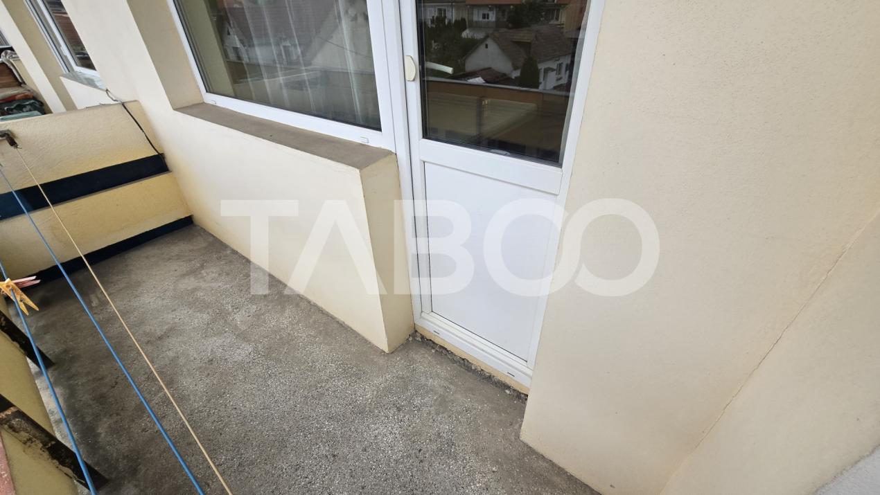 Apartament de vanzare 2 camere decomandate etaj intermediar Strand