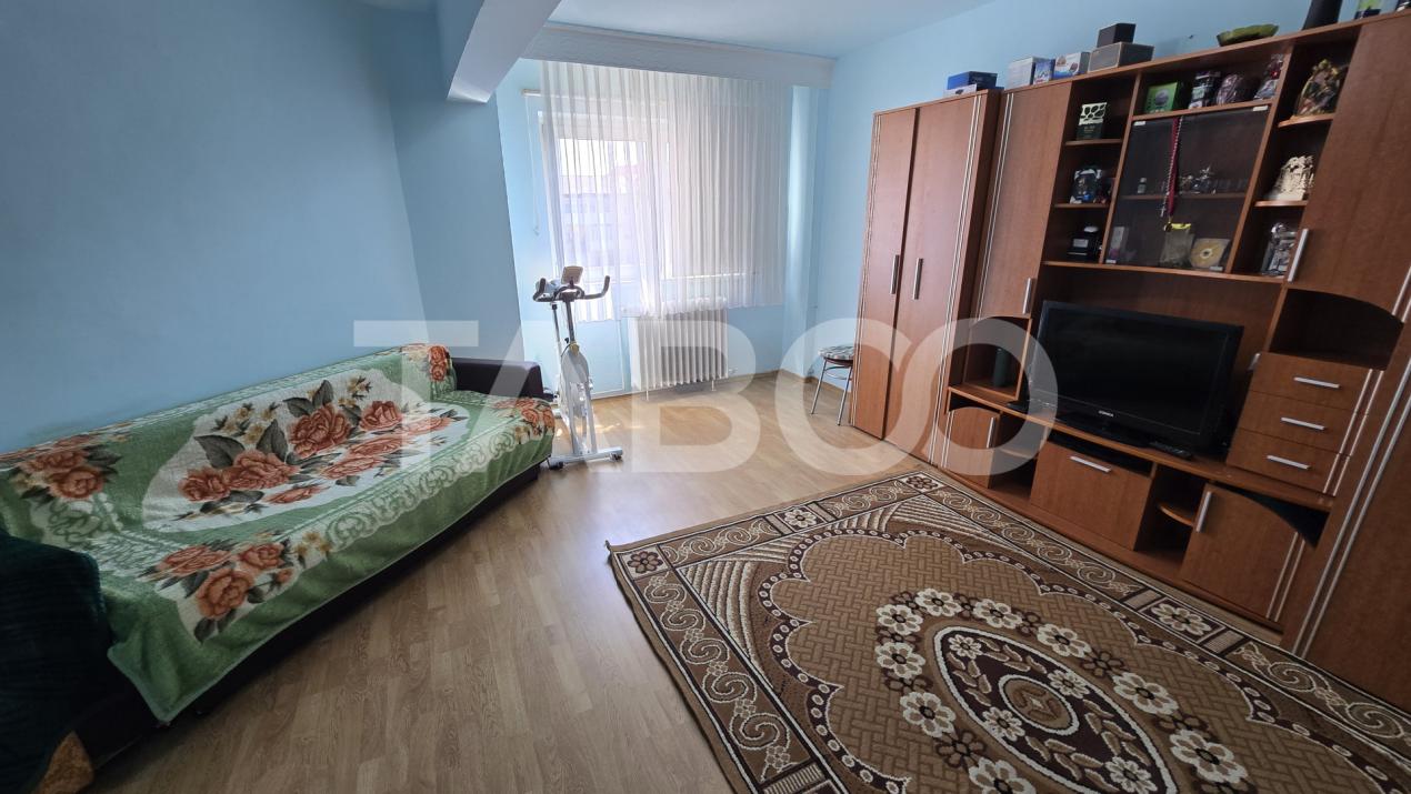 Apartament de vanzare 2 camere decomandate in zona Parcului din Strand