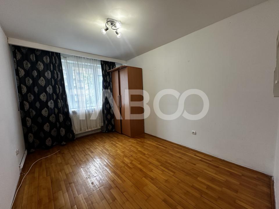 Apartament de vanzare 2 camere decomandate Mihai Viteazu etaj 1