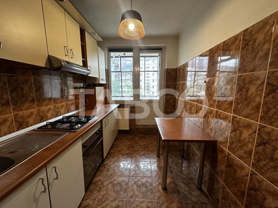 Apartament de vanzare 2 camere decomandate Mihai Viteazu etaj 1
