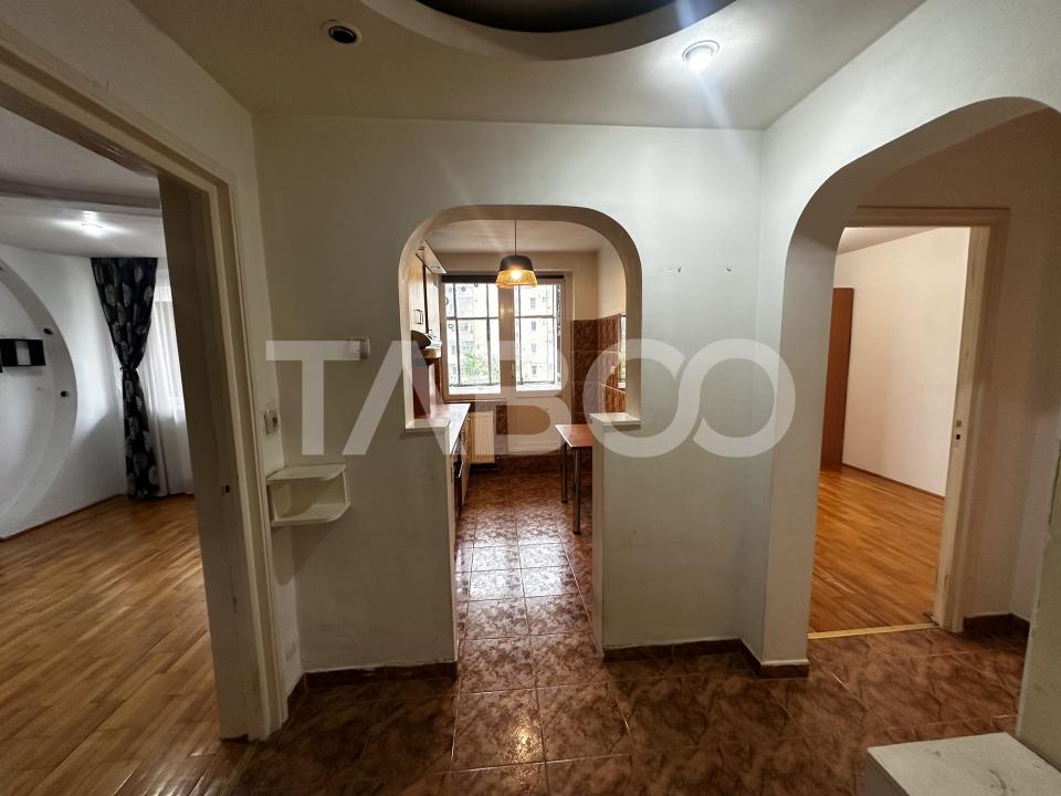 Apartament de vanzare 2 camere decomandate Mihai Viteazu etaj 1