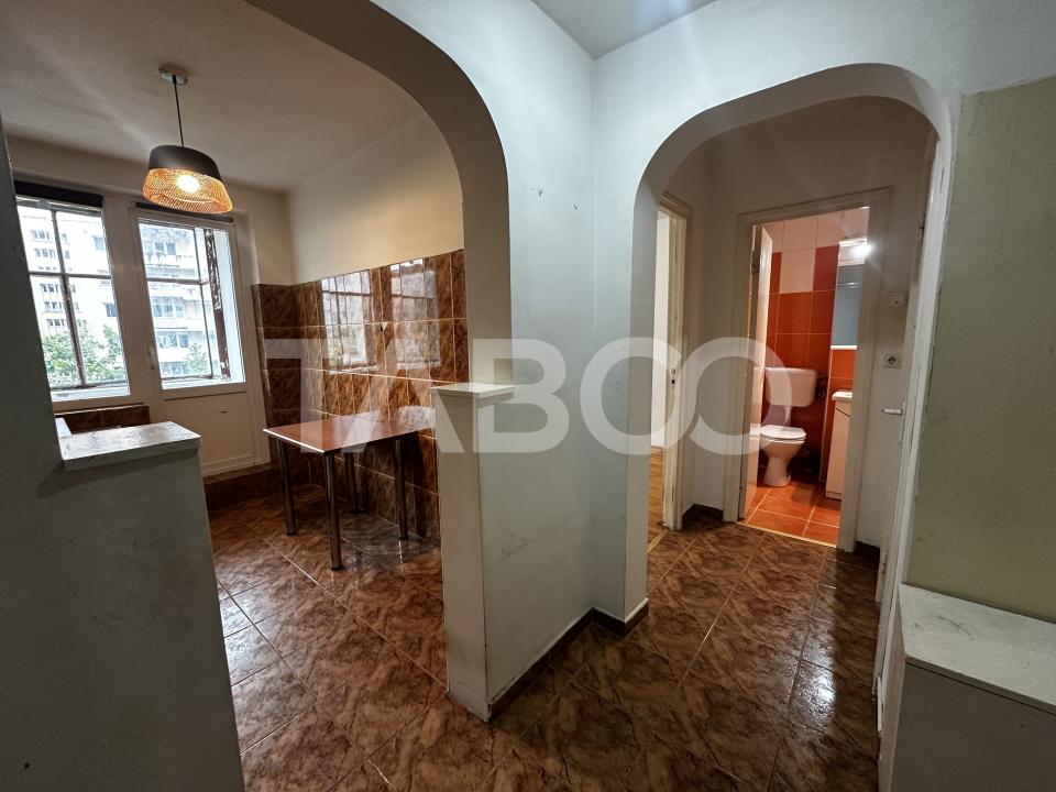 Apartament de vanzare 2 camere decomandate Mihai Viteazu etaj 1