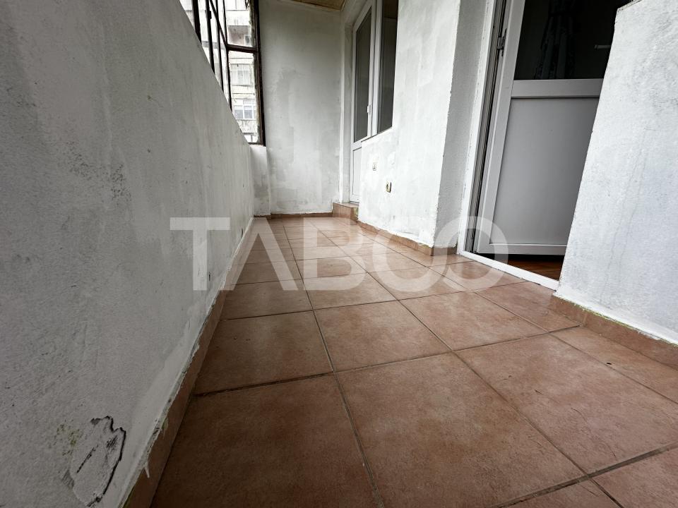 Apartament de vanzare 2 camere decomandate Mihai Viteazu etaj 1