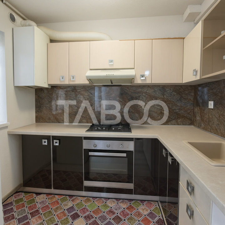 Apartament de vanzare 2 camere la etaj 1 + bloc cu gradina privata