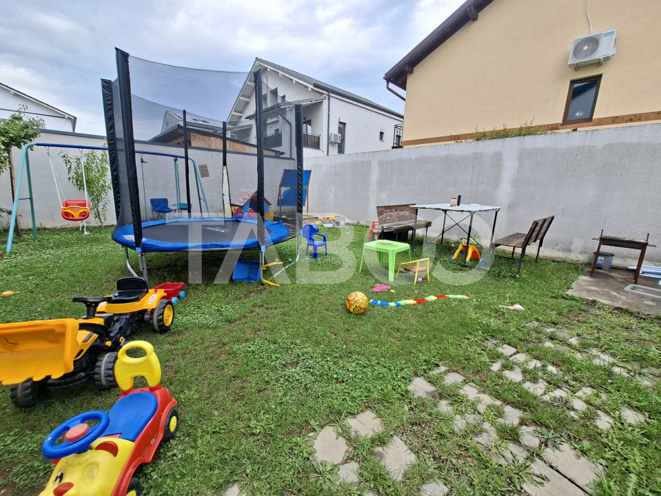 Apartament de vanzare 2 camere la etaj 1 + bloc cu gradina privata
