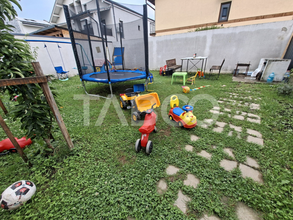 Apartament de vanzare 2 camere la etaj 1 + bloc cu gradina privata