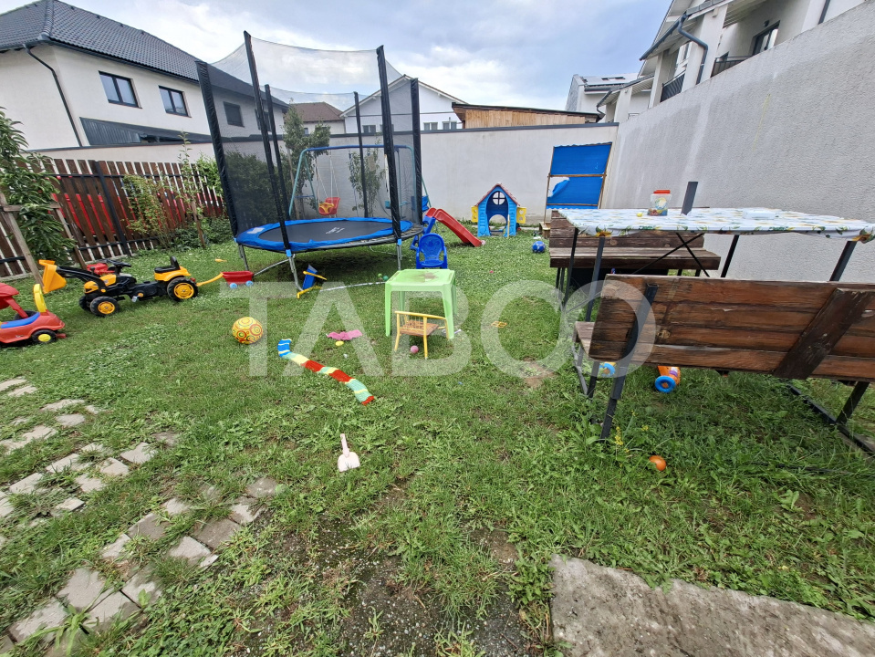 Apartament de vanzare 2 camere la etaj 1 + bloc cu gradina privata
