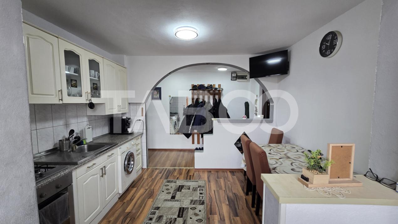 Apartament de vanzare 2 camere la etaj intermediar in zona Siretului